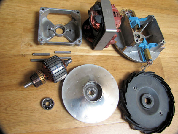 Vysavač Philips Performer - motor