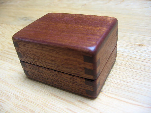 Dřevěná krabička mahagon